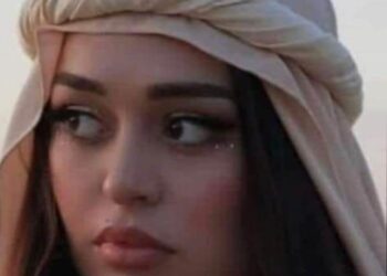 مالي أرىٰ اليأسَ في عَينَيكَ مُرتسِما