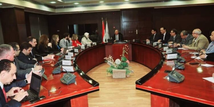 خلال لقاء وزير النقل مع نائب رئيس بنك الاستثمار الأوروبي EIB