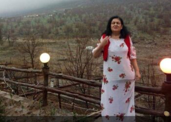 الخريفُ يوَدِعُنا …