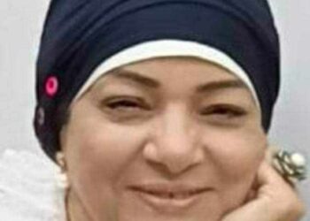 وكأني ضريح …