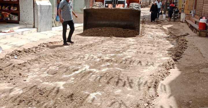 الوحدة المحلية لمدينة أرمنت تواصل عمليات النظافة والتجميل بالمركز .