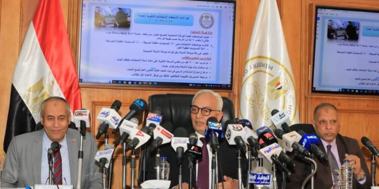وزير التعليم يستعرض إجراءات الوزارة استعدادًا لامتحانات الثانوية العامة