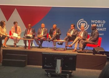 وزير الصحة يشارك في حلقة نقاشية ضمن قمة القلب العالمية