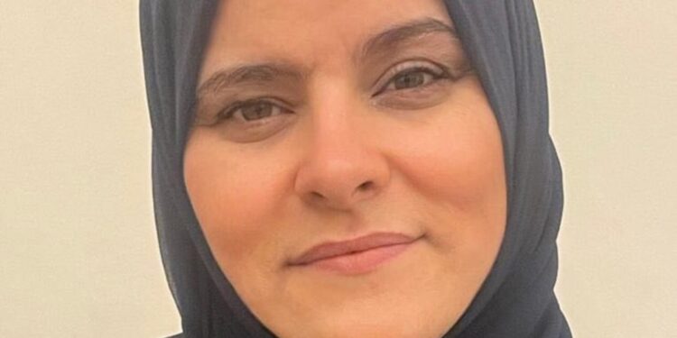 رأتك عيني شمسا مذ لاح فجري …