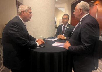 وزير الزراعة يبحث مع نظيره الأمريكي سبل التعاون بين البلدين