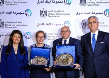 وزيرة التعاون الدولي تُكرم المدير القطري للبنك الدولي