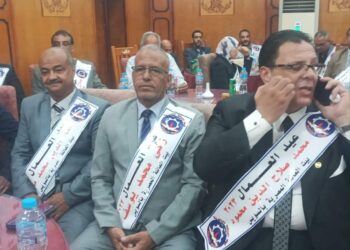 بيت العائلة المصرية يحتفل بالقيادات العمالية  بالسويس