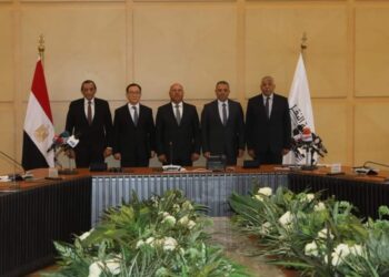 وزير النقل يشهد مراسم توقيع عقد بناء عدد 2 سفينة متعددة الأغراض