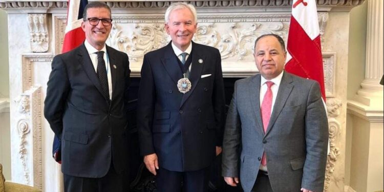 وزير المالية يلتقي مع عمدة مدينة المال بلندن