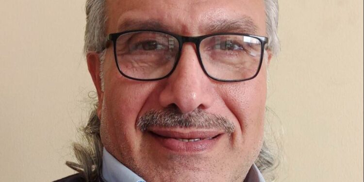 إِن اِبْتَعَدَتَ فَدَوْماً سَوْفَ أَقْتَرِب