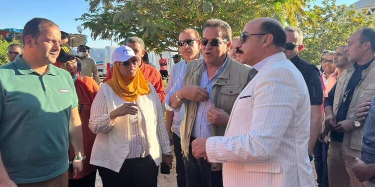 وزير الصحة يتفقد «وحدة الدعم النفسي» بأسوان