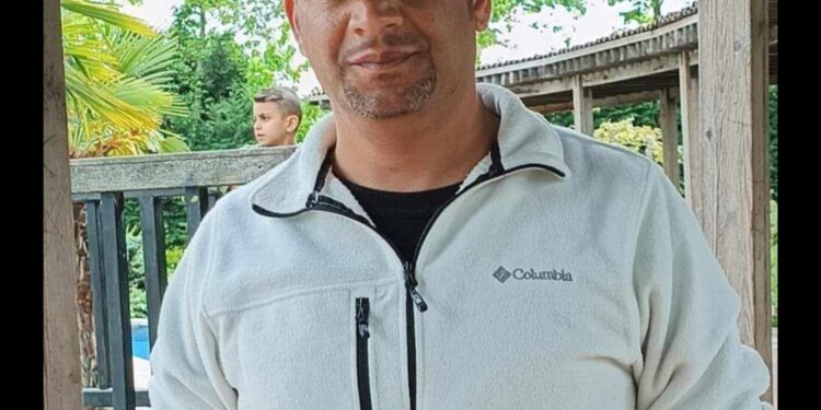 جميلة وكأنها أنثى من عالم شبه خرافي ..