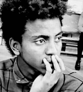 لا شيء يداوي غربتي..