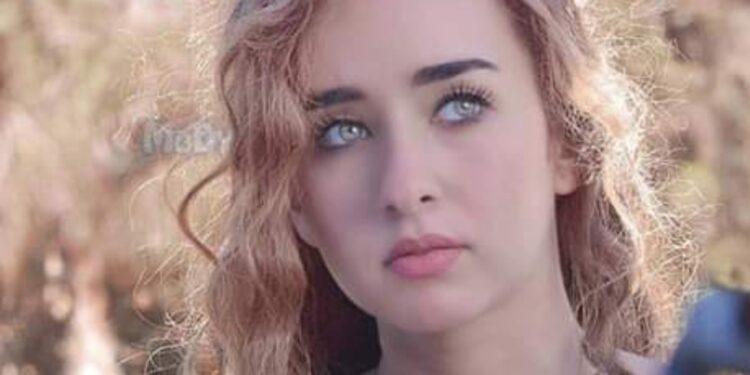 « هى » للشاعر وليد حشمت .