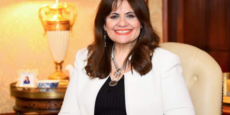 وزيرة الهجرة تتلقى رسائل شكر من الطلاب المصريين بالسودان