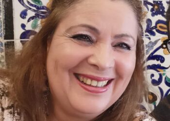 الورد من سباته كل ربيع ينهض …