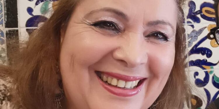 الورد من سباته كل ربيع ينهض …