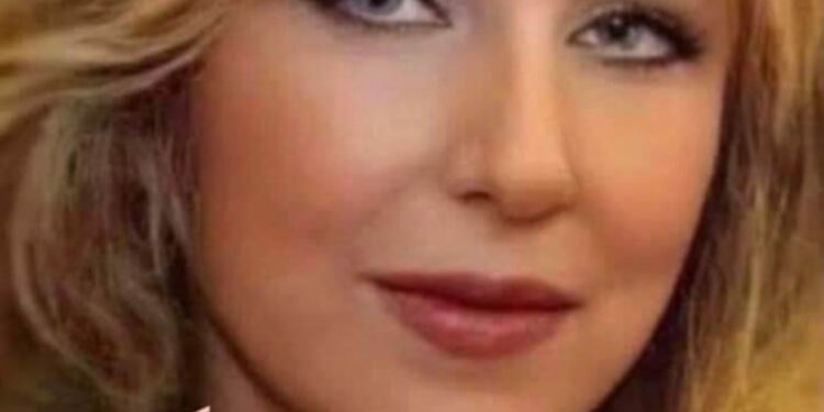 أَنَا ابْنَةُ عِزٍّ..