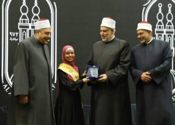 ” من حفظ المتون حاز الفنون ” ..فاطمة البنداري نابغة الوادي الجديد تحصل على العالمية