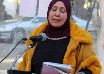 أمطرت ذهبا تراشق الرذاذ بالرذاذ …