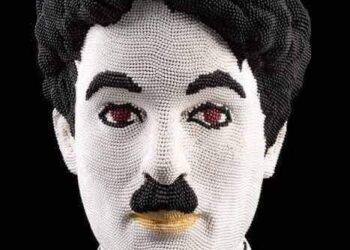 فنان يصمم وجوه المشاهير بأعواد الكبريت