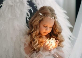 خَلَقَكَ اللَّهُ أنثي …