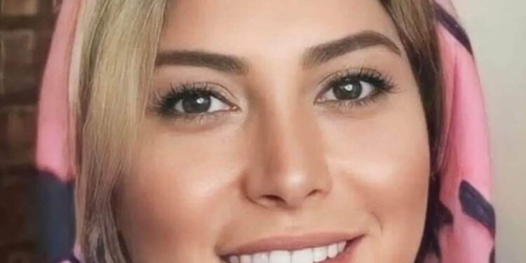 حسناءُ في درب الهوى لاقيتُها …