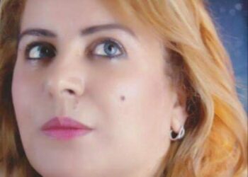 مُتخفّية بالبَوحِ