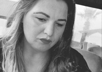 عـيـنـاي …