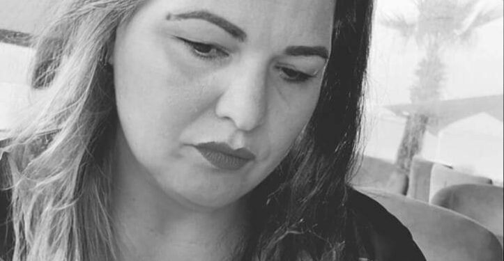 عـيـنـاي …