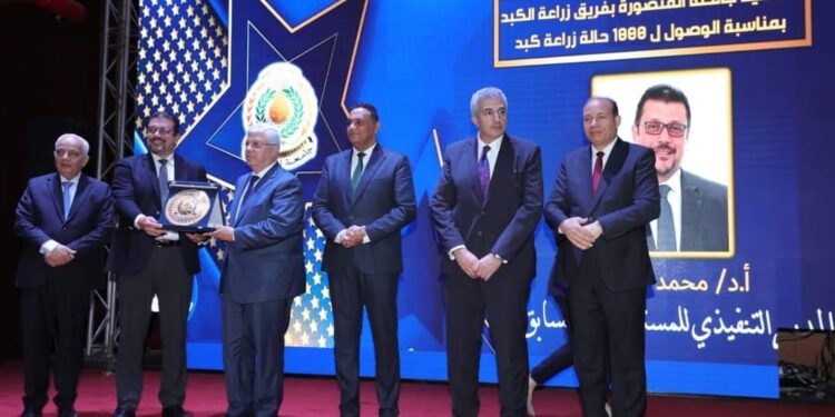 وزير التعليم العالي يشهد احتفالية “إنجاز إجراء 1000 عملية زراعة كبد”