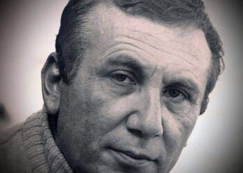 السيرة الذاتية لشاعر الحب الأول