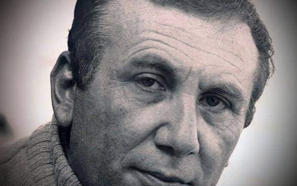 السيرة الذاتية لشاعر الحب الأول