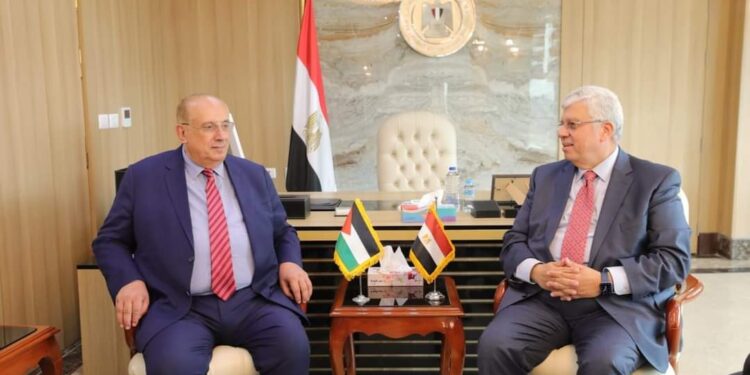 وزير التعليم العالي يلتقي نظيره الفلسطيني لبحث سبل التعاون المشترك
