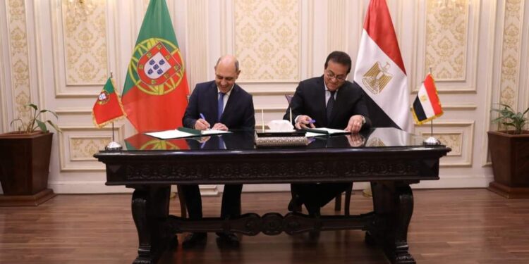 وزير الصحة ونظيره البرتغالي يوقعان بروتوكول تعاون مشترك بين البلدين