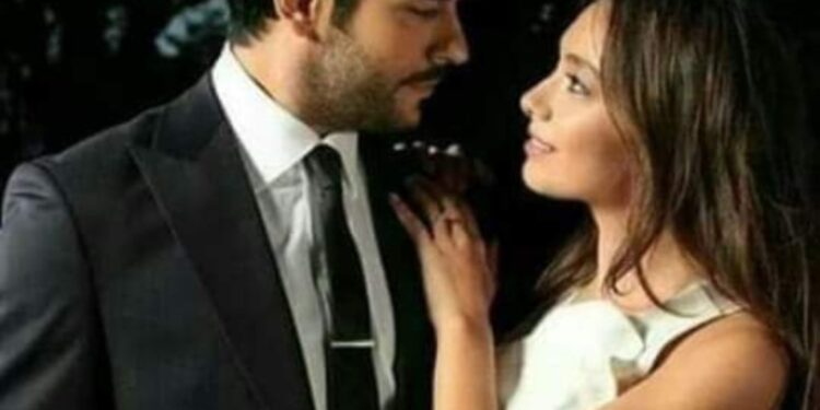 مالتْ على يَدِهَا يدي …