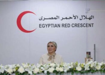 السيدة انتصار السيسي: سعدت بزيارة غرفة عمليات الهلال الأحمر