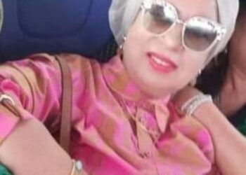 تحت قَميصِ الغيابِ …