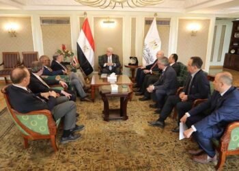 وزير التعليم العالي يعقد اجتماعًا مع وفد جامعة أريزونا الأمريكية