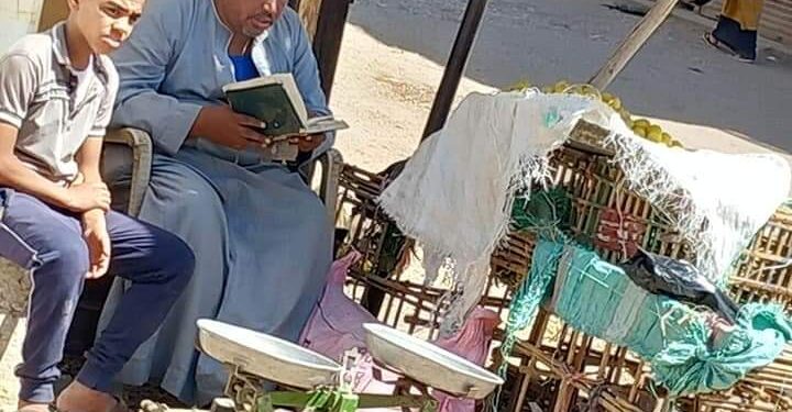 أهالي الضبعية يناشدون محافظ الأقصر بتوفير كشك للشيخ حمدي أبو الحسن للكسب الحلال للعيش بحياة كريمة.