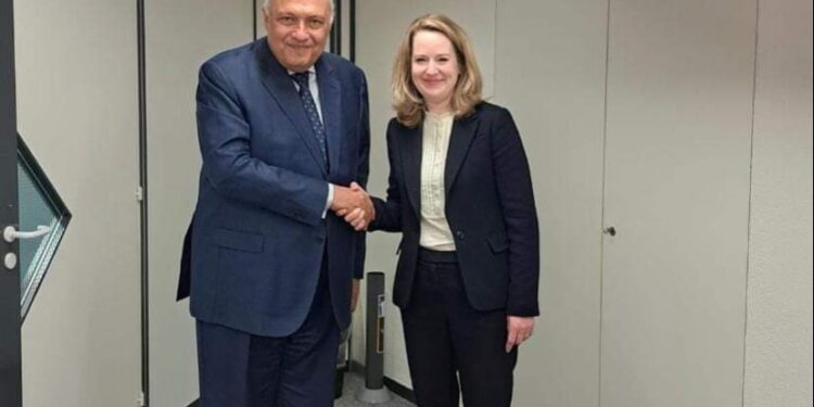 وزير الخارجية يلتقي المديرة الجديدة لمنظمة الهجرة الدولية في جنيف