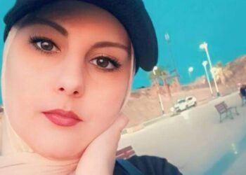 رماد بين نارين