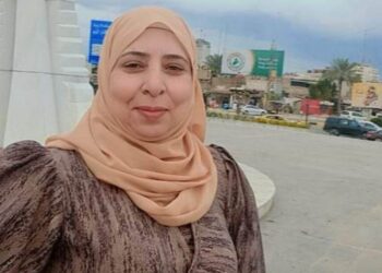 أبتعد عنك قيد سُنبلة ذهبية