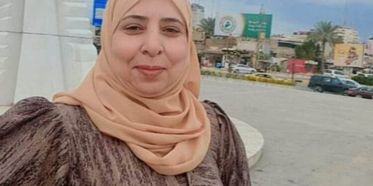 أبتعد عنك قيد سُنبلة ذهبية