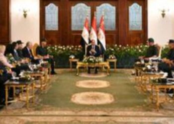 الرئيس السيسي يلتقي عددا من مربي الخيول