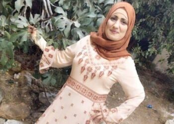 يا ليتني نجم تباهى لامعا …