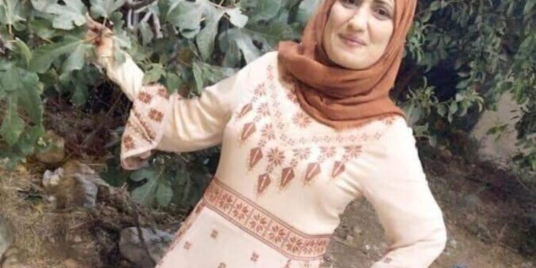 يا ليتني نجم تباهى لامعا …