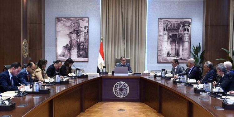 رئيس الوزراء يترأس اجتماع المجلس الإستشاري الإقتصادي