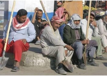 هنا مقص وهنا مقص