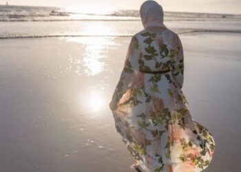 كُلّما أُقَشِّرُ نفسي …